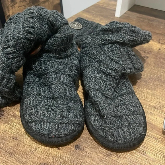 Muk Luks. Size 7. Perfect boots for Fall! Warm suede base with wool upper. - Picture 2 of 7